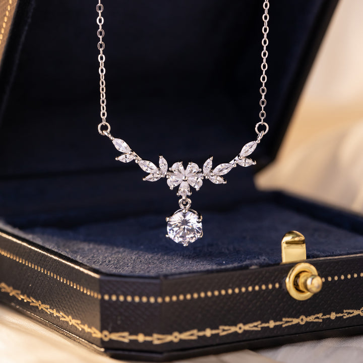 🌸 Silver Blossom™ — A 999 Fine Silver &amp; Zircon Necklace