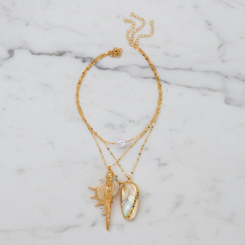 Treasure of the Tides™ Pearl &amp; Conch Shell Necklace – Gold Ocean Charm Statement Necklace