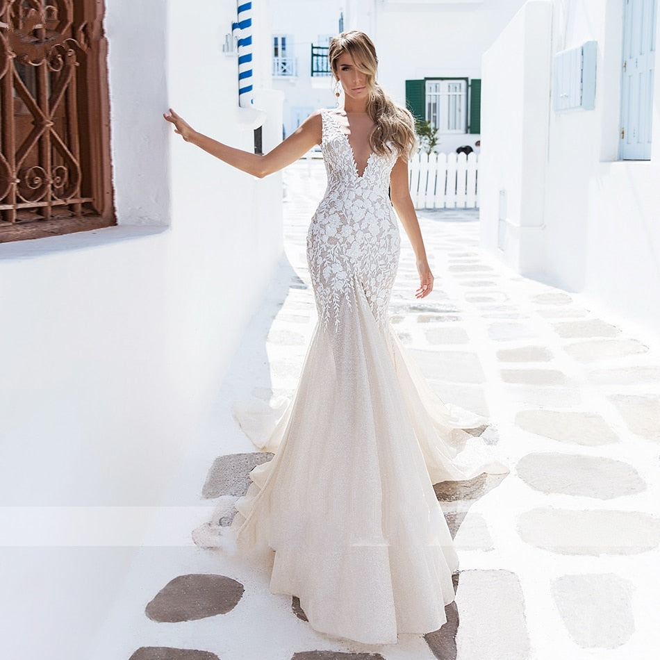 QUEENIE<br>Backless Mermaid V-Neck Sleeveless Sparkly Tulle Lace Appliqué Beaded Lace Appliques Bridal Gown