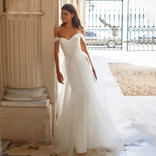Detachable Train Sweetheart Neckline Sleeveless Mermaid Wedding Gown