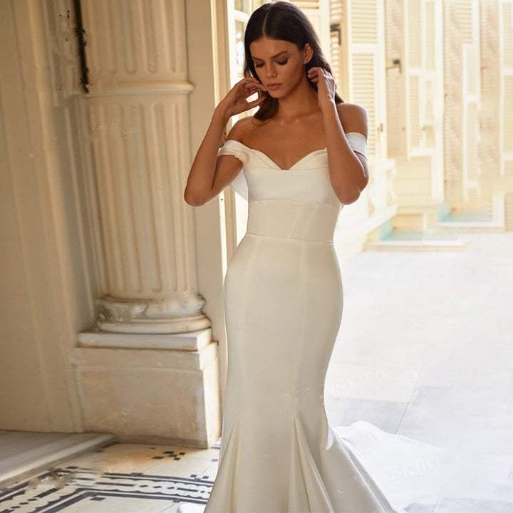 Detachable Train Sweetheart Neckline Sleeveless Mermaid Wedding Gown