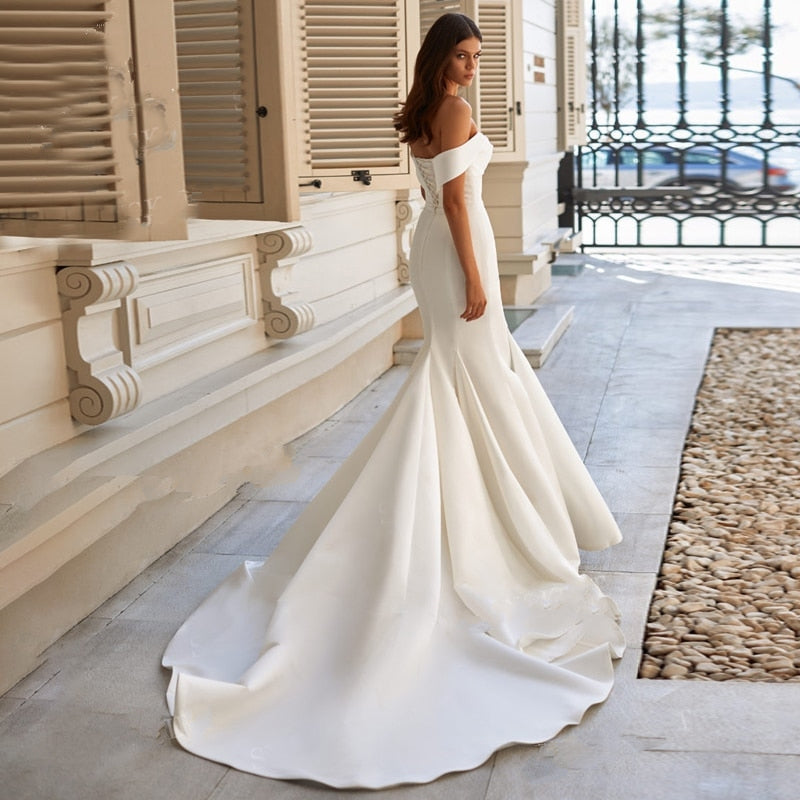 Detachable Train Sweetheart Neckline Sleeveless Mermaid Wedding Gown
