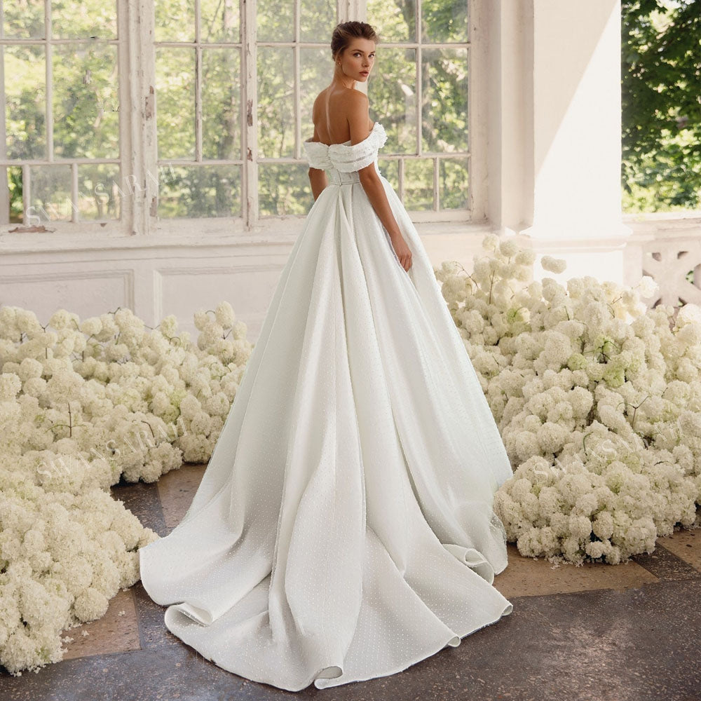 Sleeveless  Sweetheart Neckline Appliqué Beaded A-Line Wedding Gown