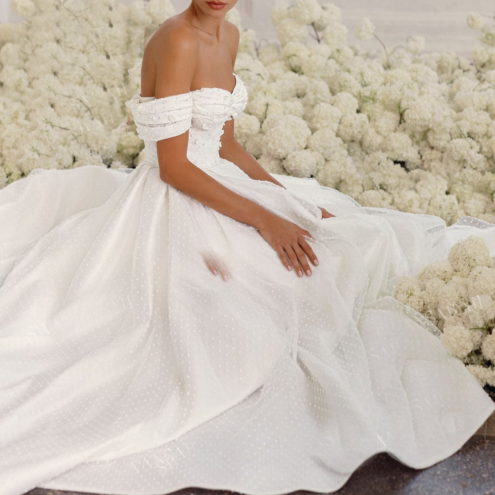 Sleeveless  Sweetheart Neckline Appliqué Beaded A-Line Wedding Gown