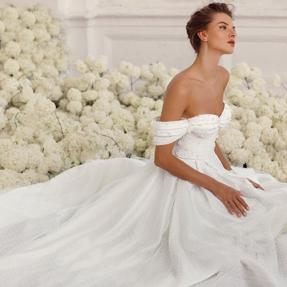 Sleeveless  Sweetheart Neckline Appliqué Beaded A-Line Wedding Gown