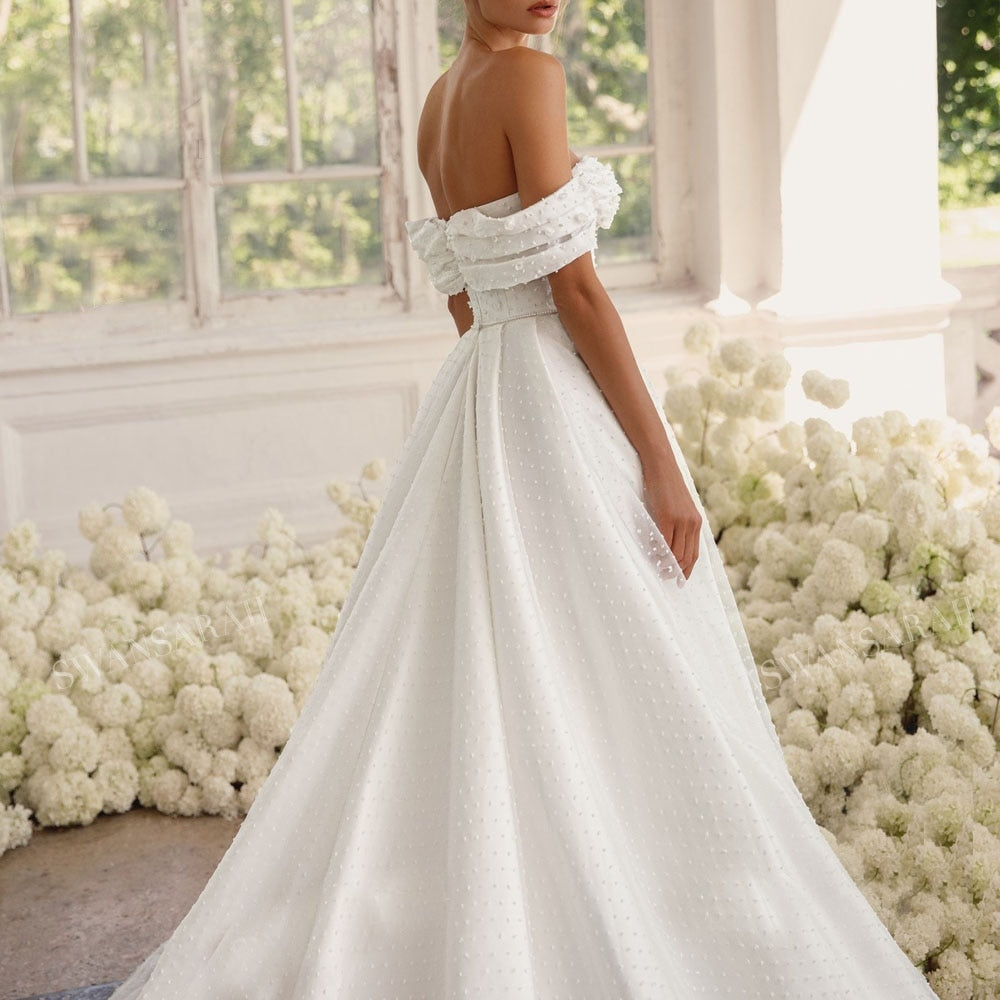 Sleeveless  Sweetheart Neckline Appliqué Beaded A-Line Wedding Gown