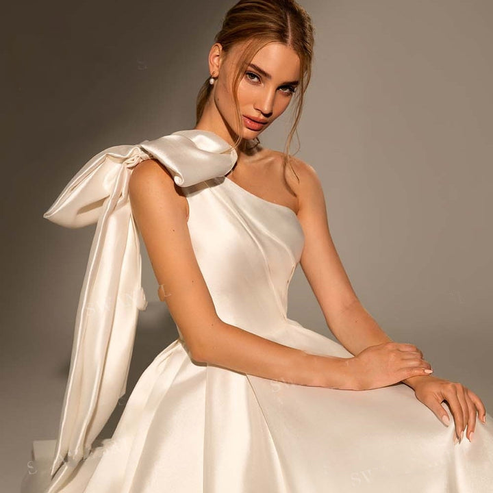 Vintage Bow One-Shoulder A-Line Train Satin Wedding Dress