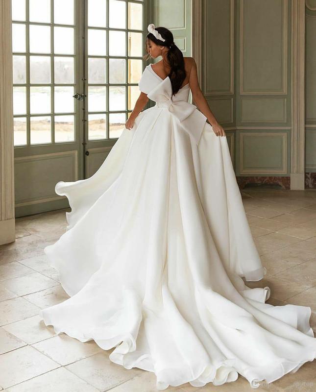 Elegant Appliqué One-Shoulder Bow A-Line Bridal Gown